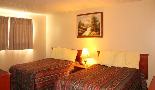 Queen Room with Two Queen Beds - Smoking