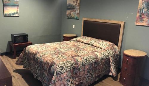 Standard Queen Room