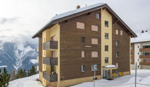 Apartment with Mountain View