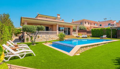 Villa with Garden View