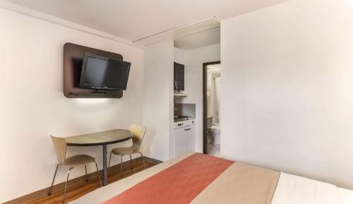 Queen Room - Disability Access - Non-Smoking