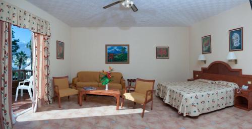 Double or Twin Room (3 Adults)