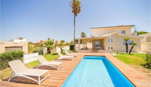 Four-Bedroom Holiday Home