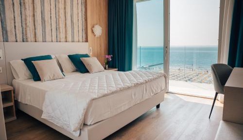Deluxe Suite with Sea View