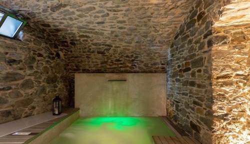 Suite with Hot Tub