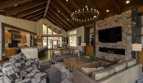 Four-Bedroom Holiday Home