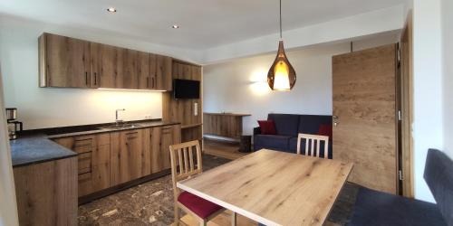 Apartment with Mountain View