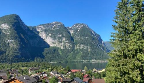 Two-Bedroom Apartment with Lake View (2-4 adults)
