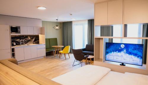 Deluxe Family Room