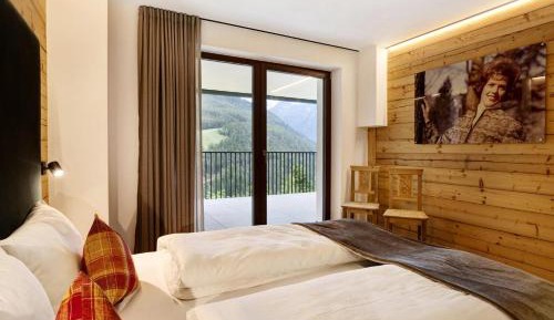 Superior One-Bedroom Apartment with Balcony