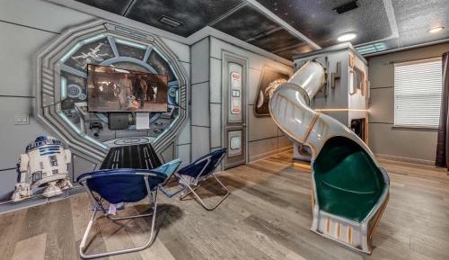 Five-Bedroom Holiday Home