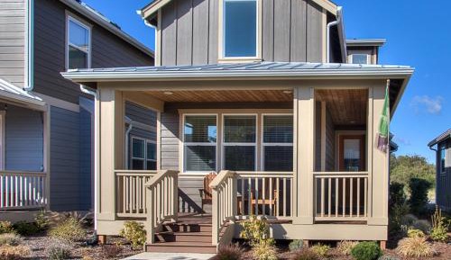 Three-Bedroom Holiday Home 