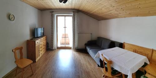 Apartment with Mountain View
