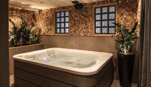 Deluxe Double Room with Hot Tub