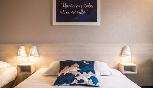 Quadruple Room (1 double bed, 1 single bed, 1 child bed (70/63 in))