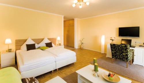 One-Bedroom Apartment with Balcony