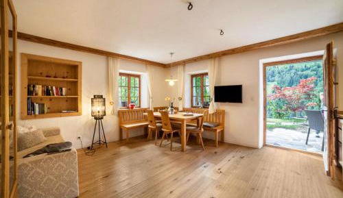Superior One-Bedroom Apartment