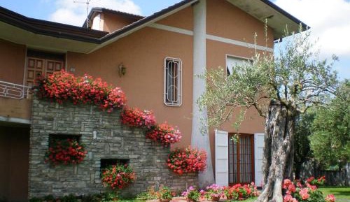 One-Bedroom Apartment with Garden View