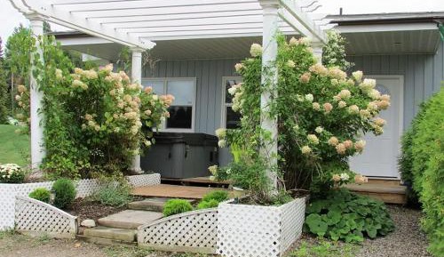 Two bedroom Cottage with Hot Tub