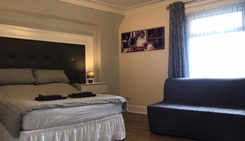Double Room with Shared Bathroom (No Kitchen)