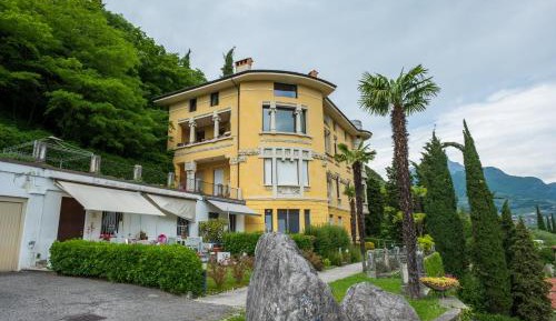 Apartment with Lake View