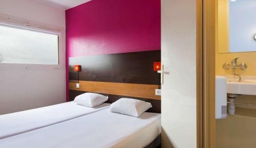 Twin Side Car Room