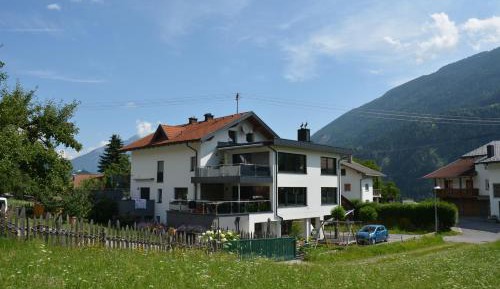 Apartment with Mountain View