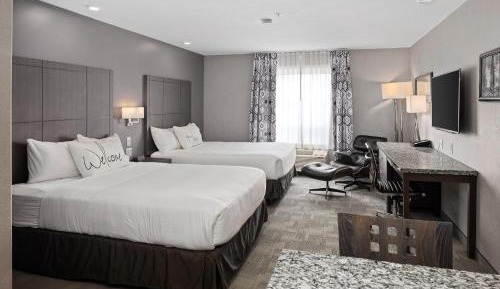 Deluxe Queen Suite