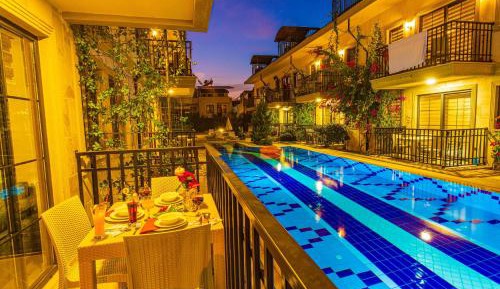 Apartment with Pool View 