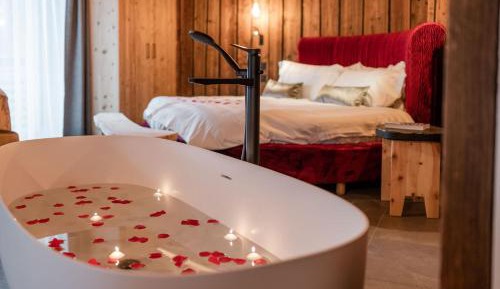 Deluxe Queen Suite