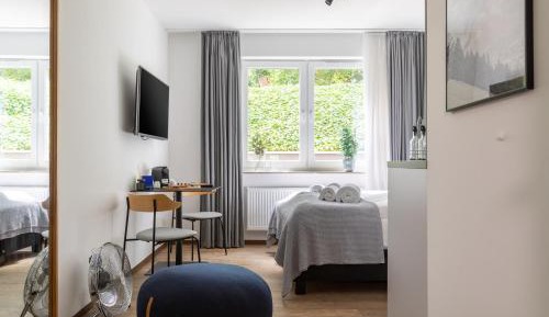 Suite S (Ground floor & Basement)