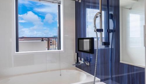 Deluxe Suite with Sea View