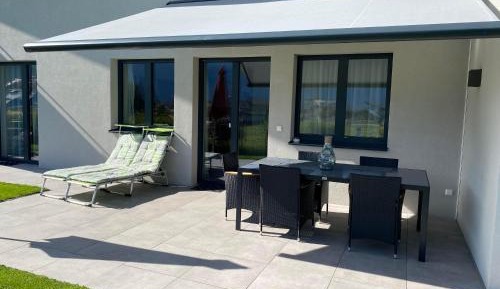 Deluxe Apartment - Ground Floor with Garden 