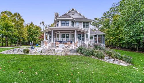 Five Bedroom Holiday Home