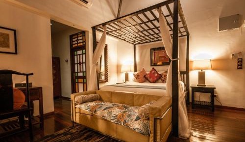 Hutton Deluxe King Room with Jacuzzi
