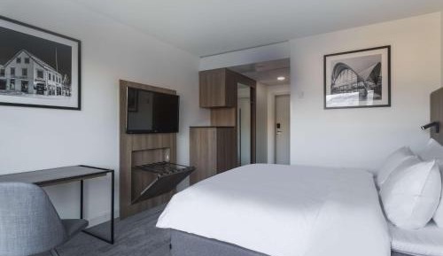 Premium Room with Sea and Mountain View