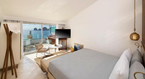 Extra ME+ Junior Suite Beach Front with Hot Tub