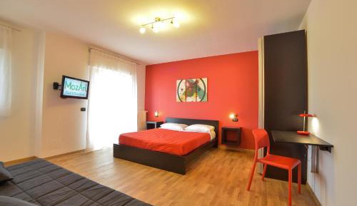 Deluxe Room (2 Adults + 1 Child)