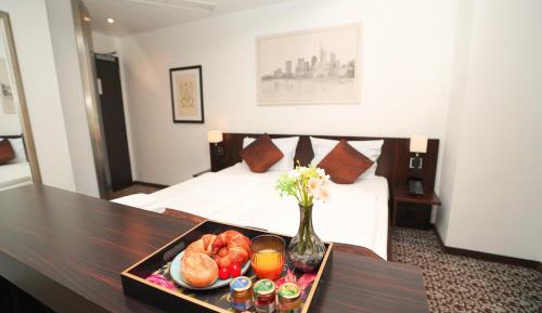 Triple Room with City View