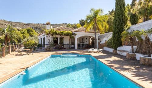 Villa with Garden View