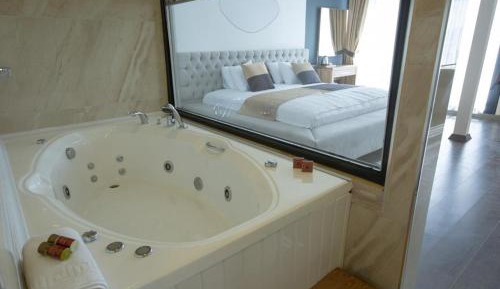 Suite with Spa Bath