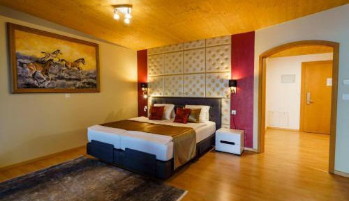 Suite with Lake View
