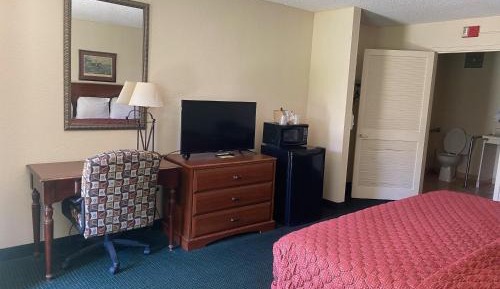 Deluxe King Room - Non-Smoking