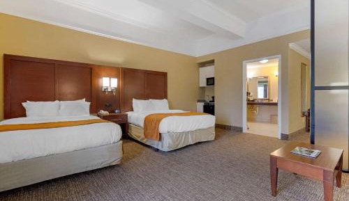 Queen Suite with Two Queen Beds and Sofa Bed - Accessible/Non-Smoking
