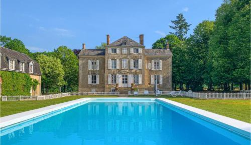 Eight-Bedroom Holiday Home