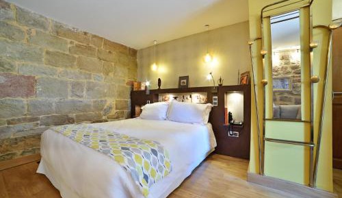 King Room with Roll-In Shower - Disability Access