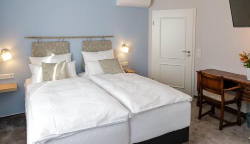 Deluxe Double Room with Shower