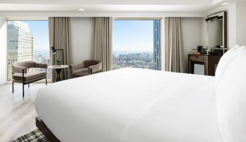 Corner King Room