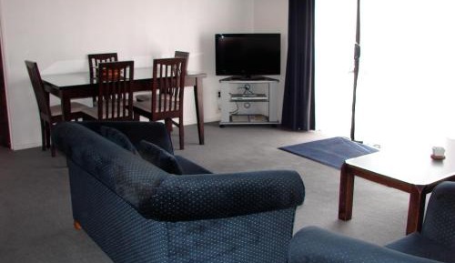 Family Two-Bedroom Apartment with Spa Bath