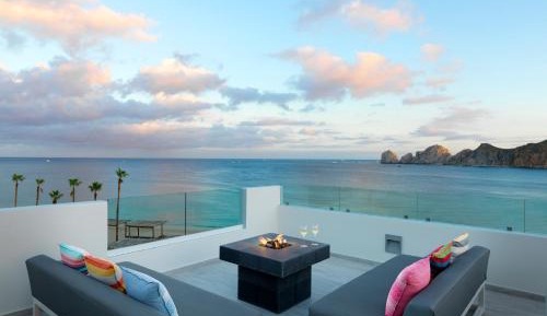 Beyond ME+ Suite with Hot Tub and Terrace